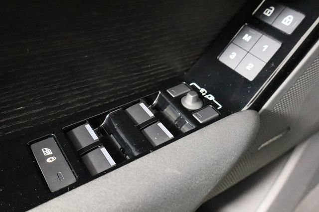 Used 2024 Land Rover Range Rover Velar Dynamic SE AWD/4WD image 18