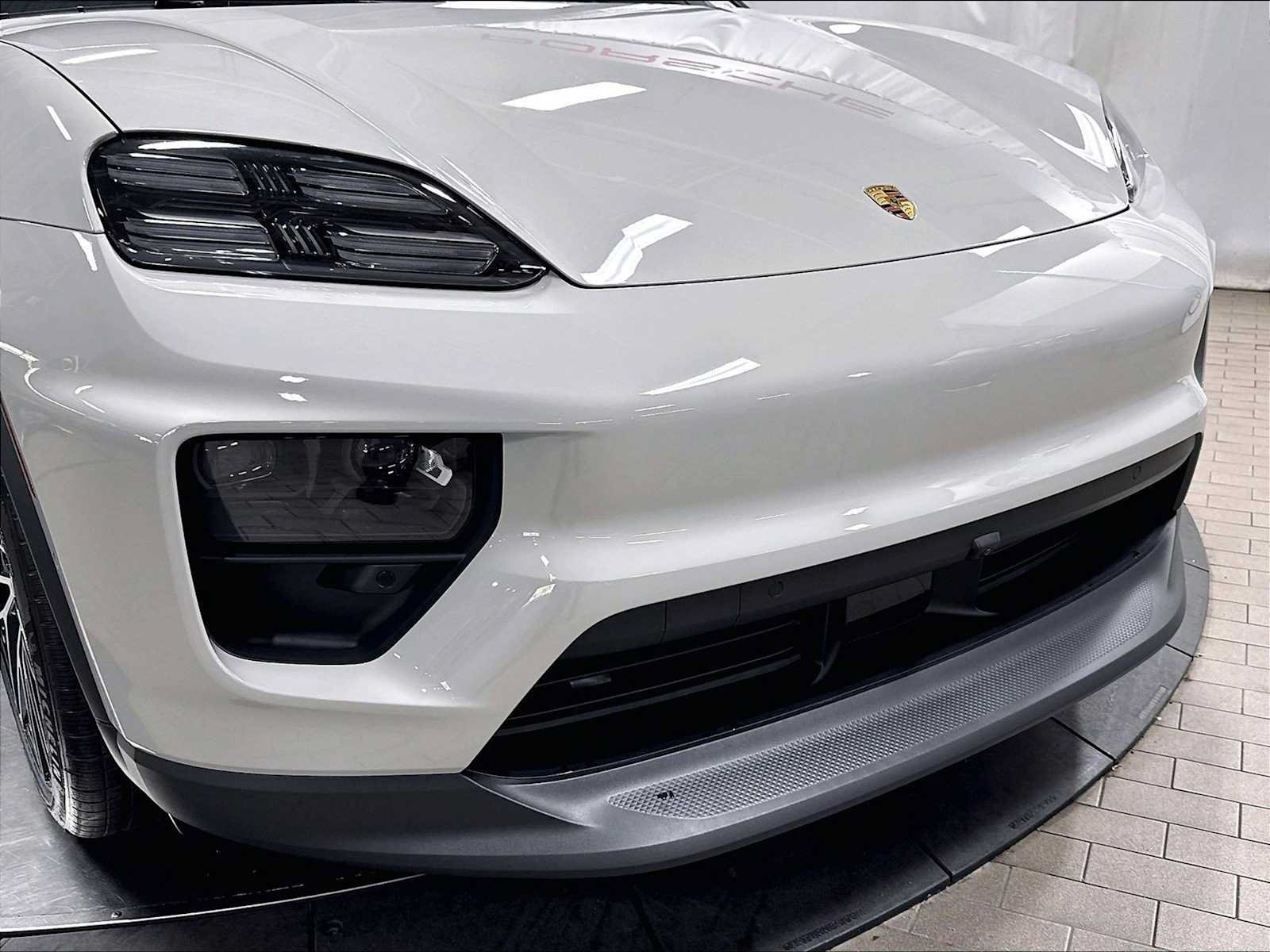 New 2026 Porsche Macan 4 Electric AWD/4WD image 32