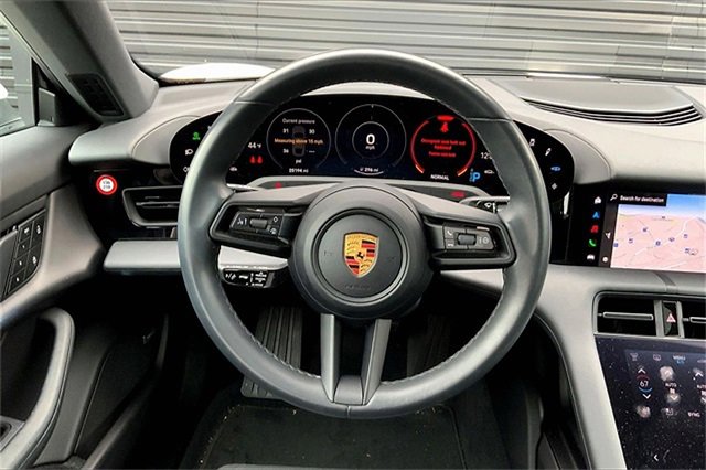 Used 2022 Porsche Taycan image 7