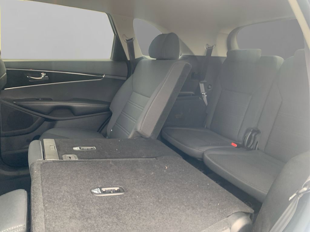 Used 2020 Kia Sorento LX image 10