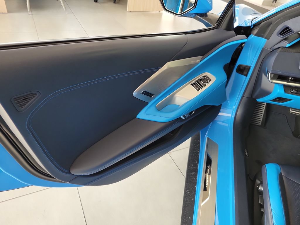 Used 2022 Chevrolet Corvette Stingray Premium Cpe w/ Battery Protection Package RWD image 17