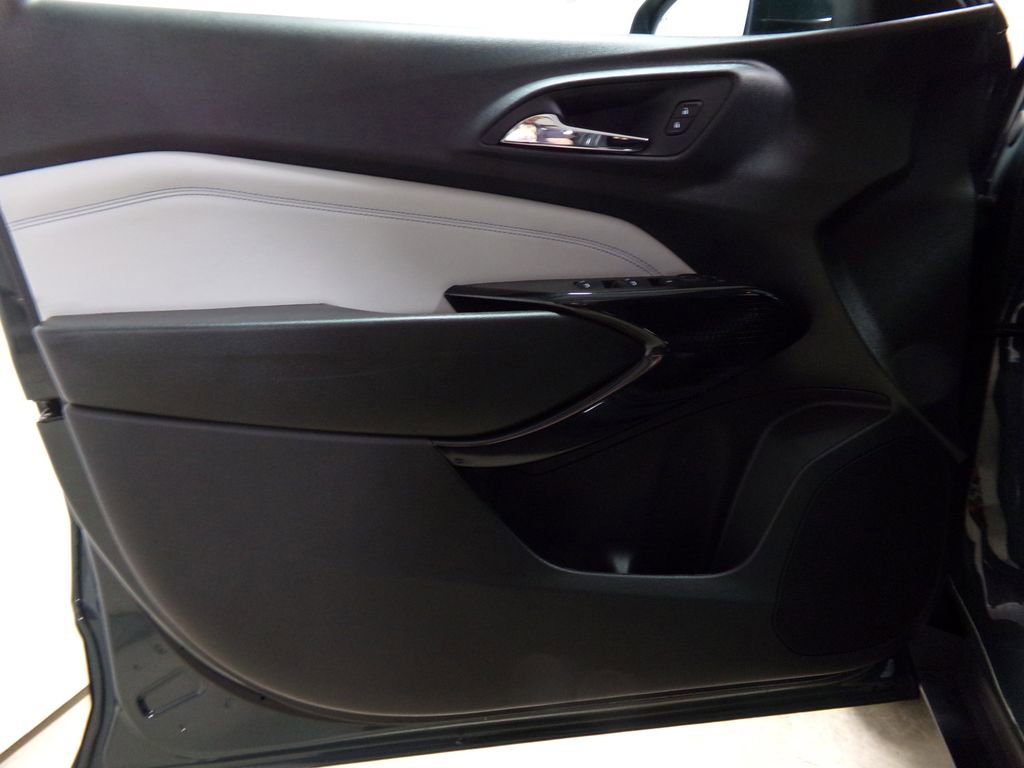 New 2025 Chevrolet Trax LT w/ Driver Confidence Package image 13