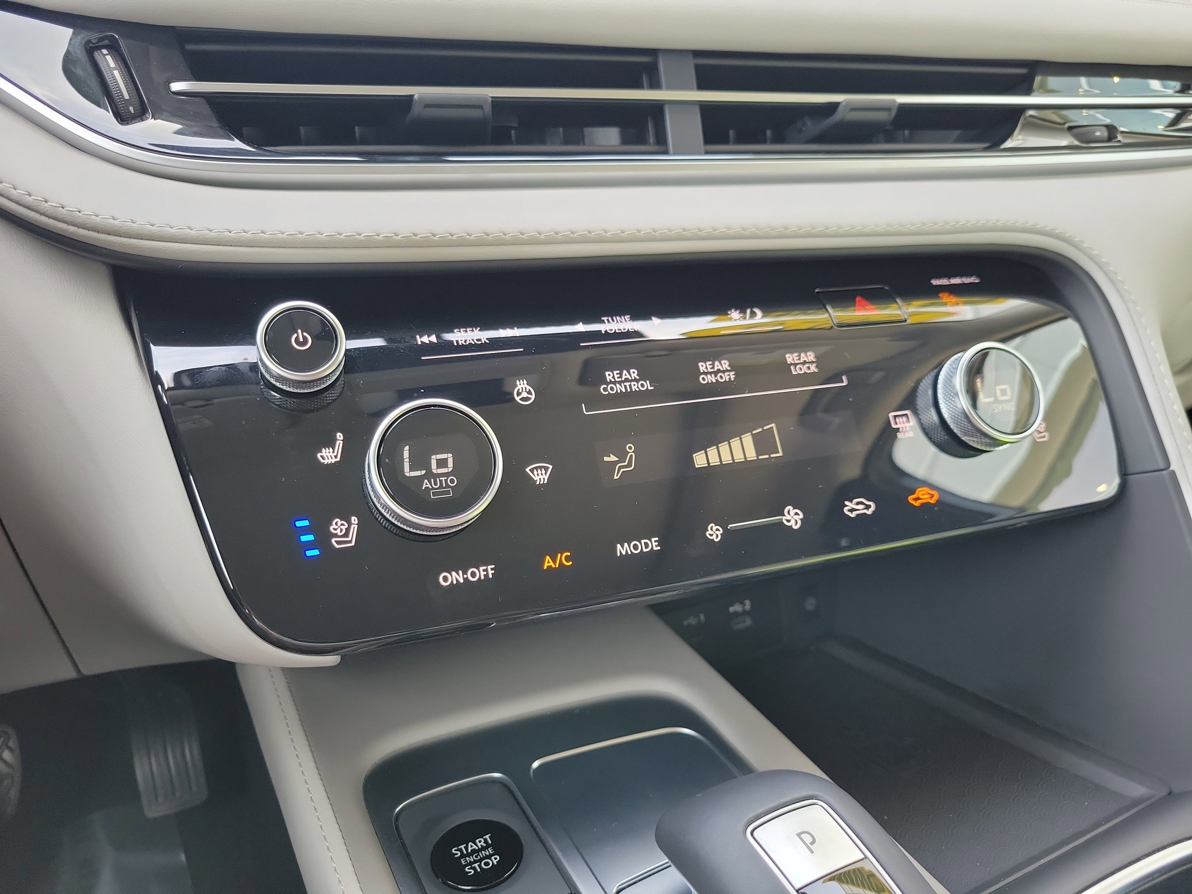 Certified 2026 INFINITI QX60 Luxe w/ Family Package FWD image 25