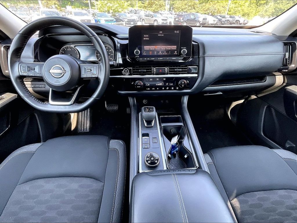 Used 2024 Nissan Pathfinder SV AWD/4WD image 22