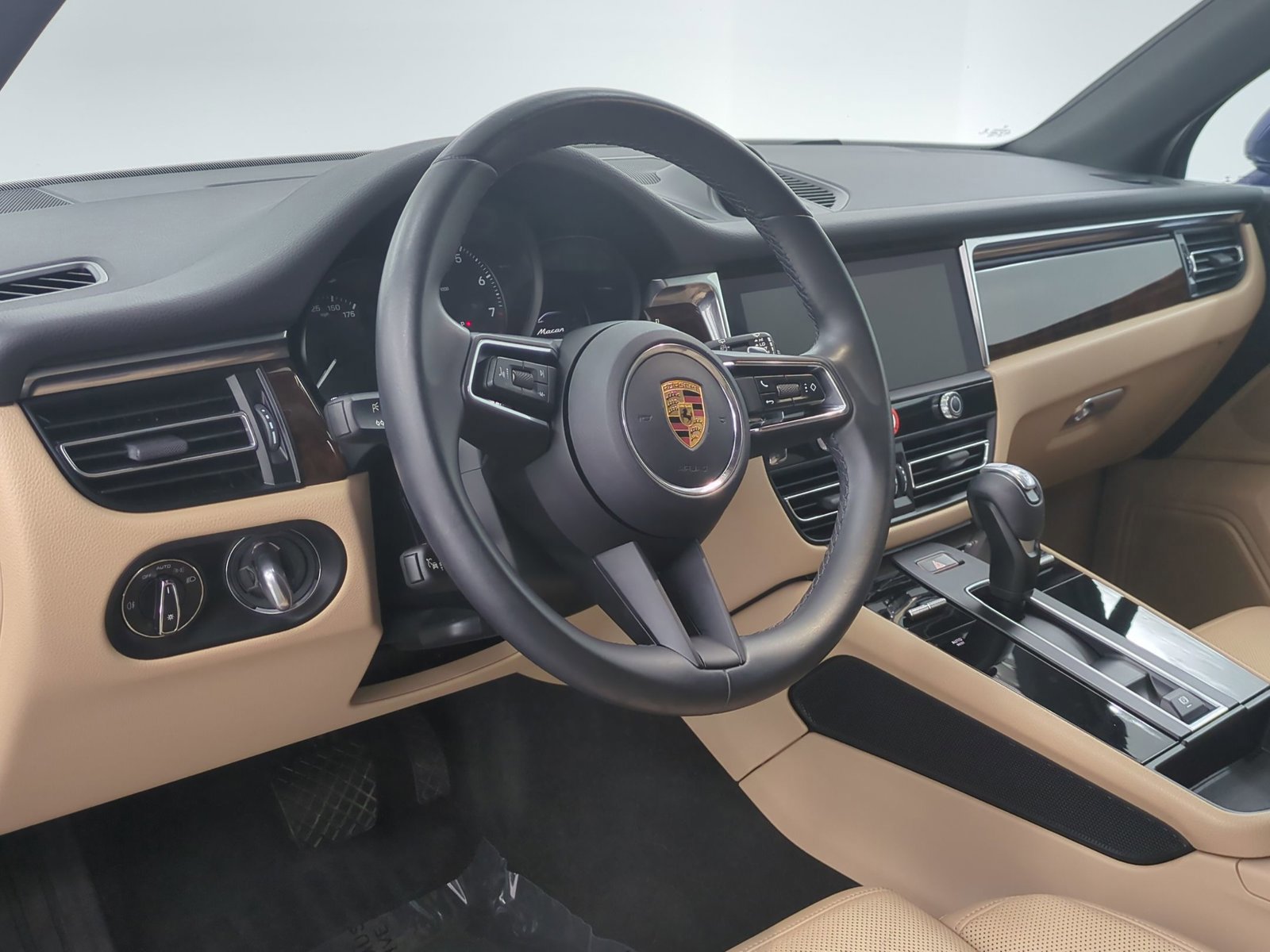 Certified 2023 Porsche Macan video 3