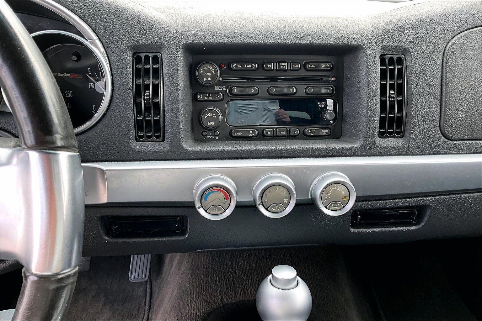 Used 2006 Chevrolet SSR w/ Preferred Equipment Group image 14