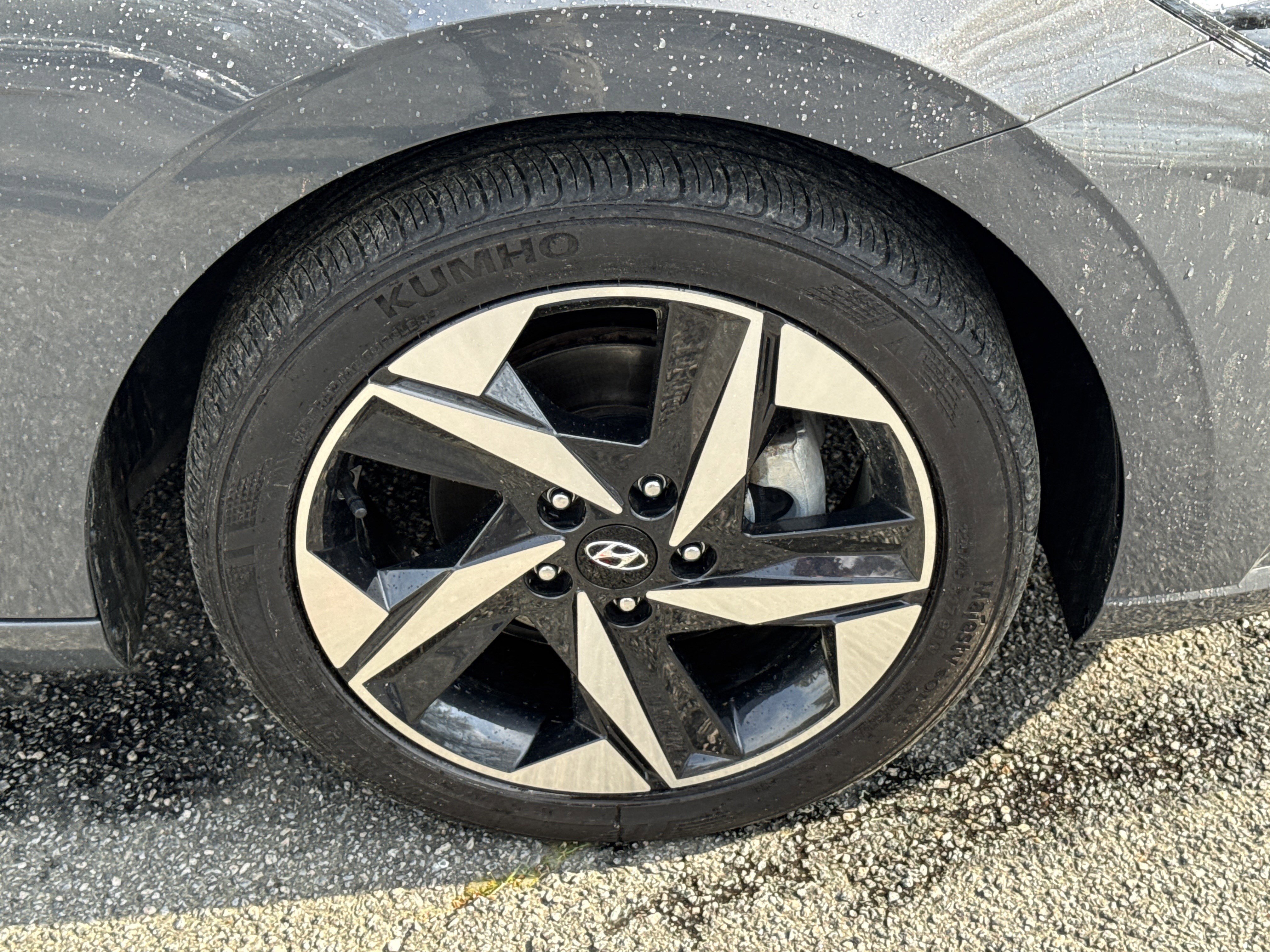 Used 2023 Hyundai Elantra Limited image 12