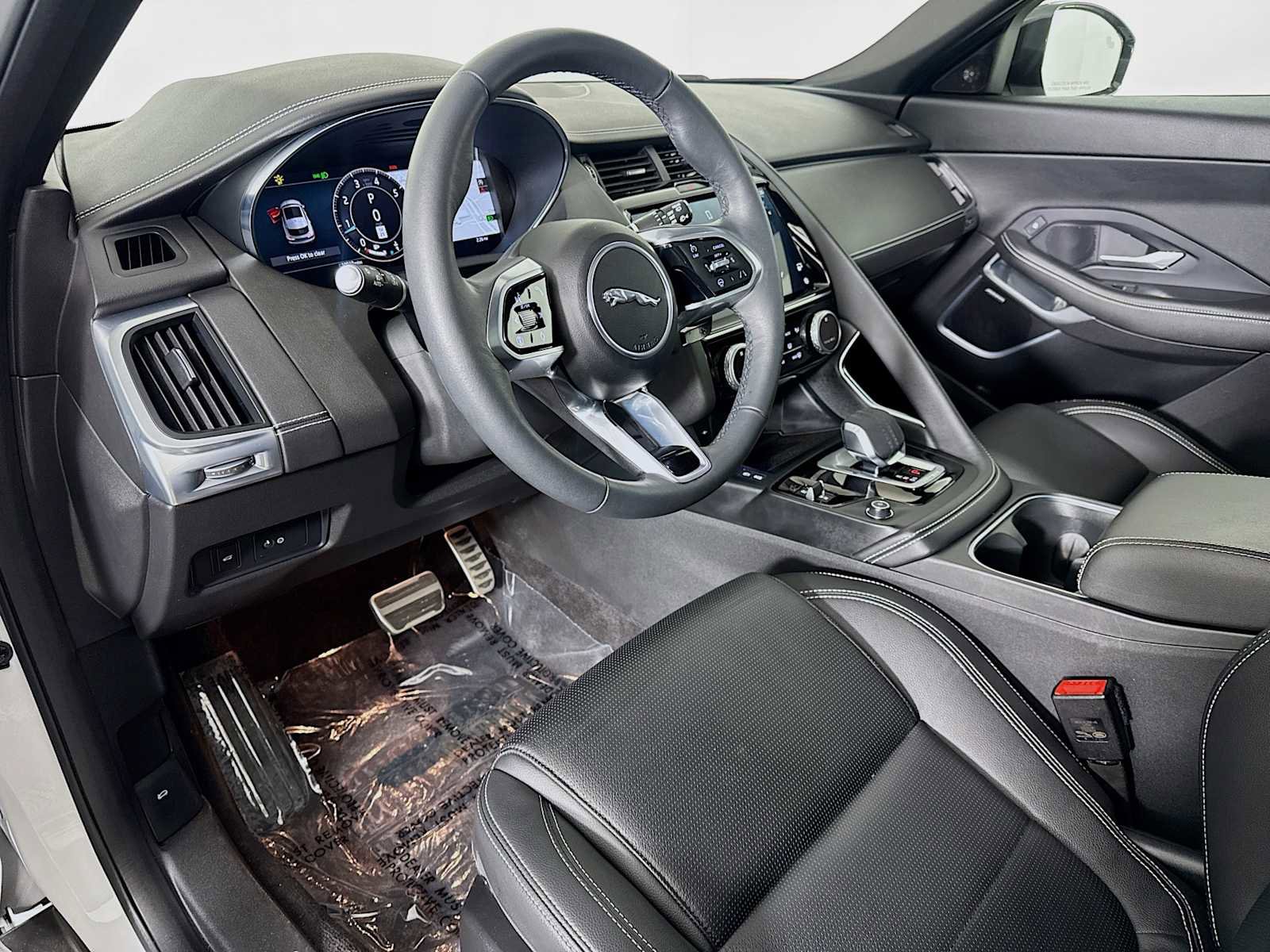 Used 2024 Jaguar E-PACE R-Dynamic SE image 9