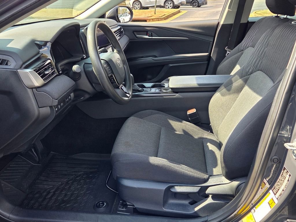 Certified 2025 Toyota Camry LE FWD image 5