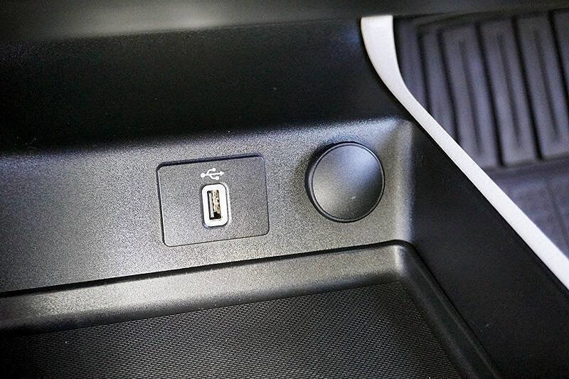 Used 2018 Ford Fusion SE w/ Fusion SE Technology Package FWD image 28