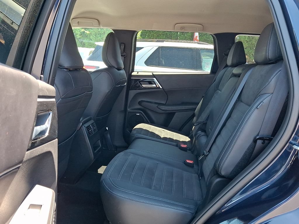 Used 2025 Mitsubishi Outlander SE AWD/4WD image 11