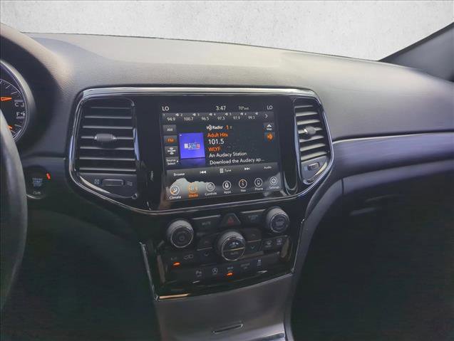 Used 2020 Jeep Grand Cherokee Altitude image 12