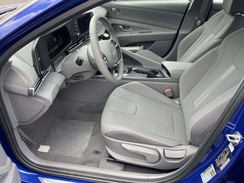 Used 2025 Hyundai Elantra Sport FWD image 12
