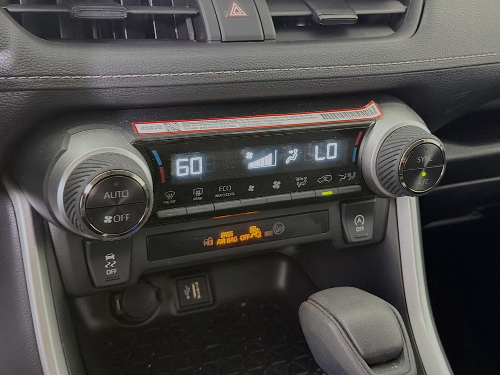 Used 2025 Toyota RAV4 XLE image 19