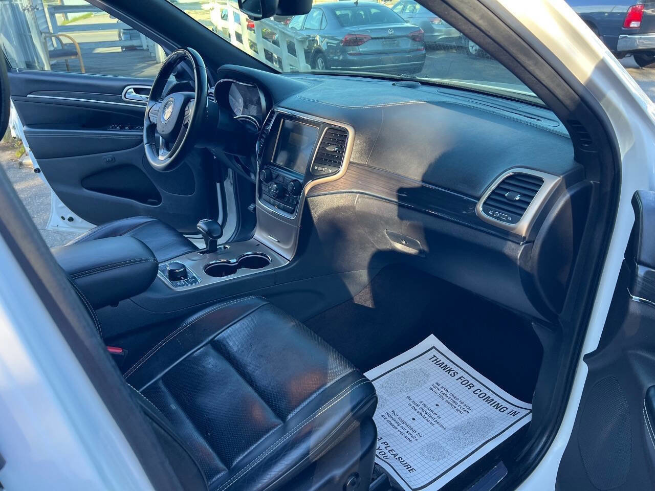 Used 2015 Jeep Grand Cherokee Overland AWD/4WD image 17