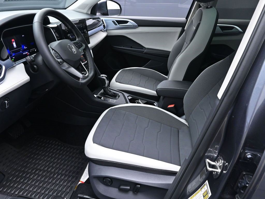New 2025 Volkswagen Taos SE image 18