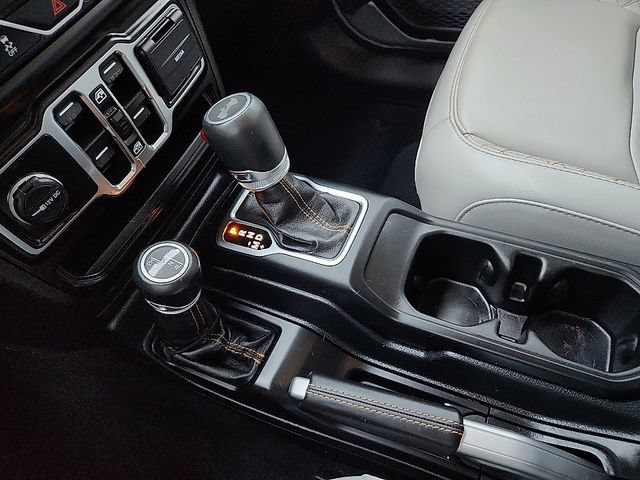 Used 2021 Jeep Wrangler Unlimited Sahara AWD/4WD image 25