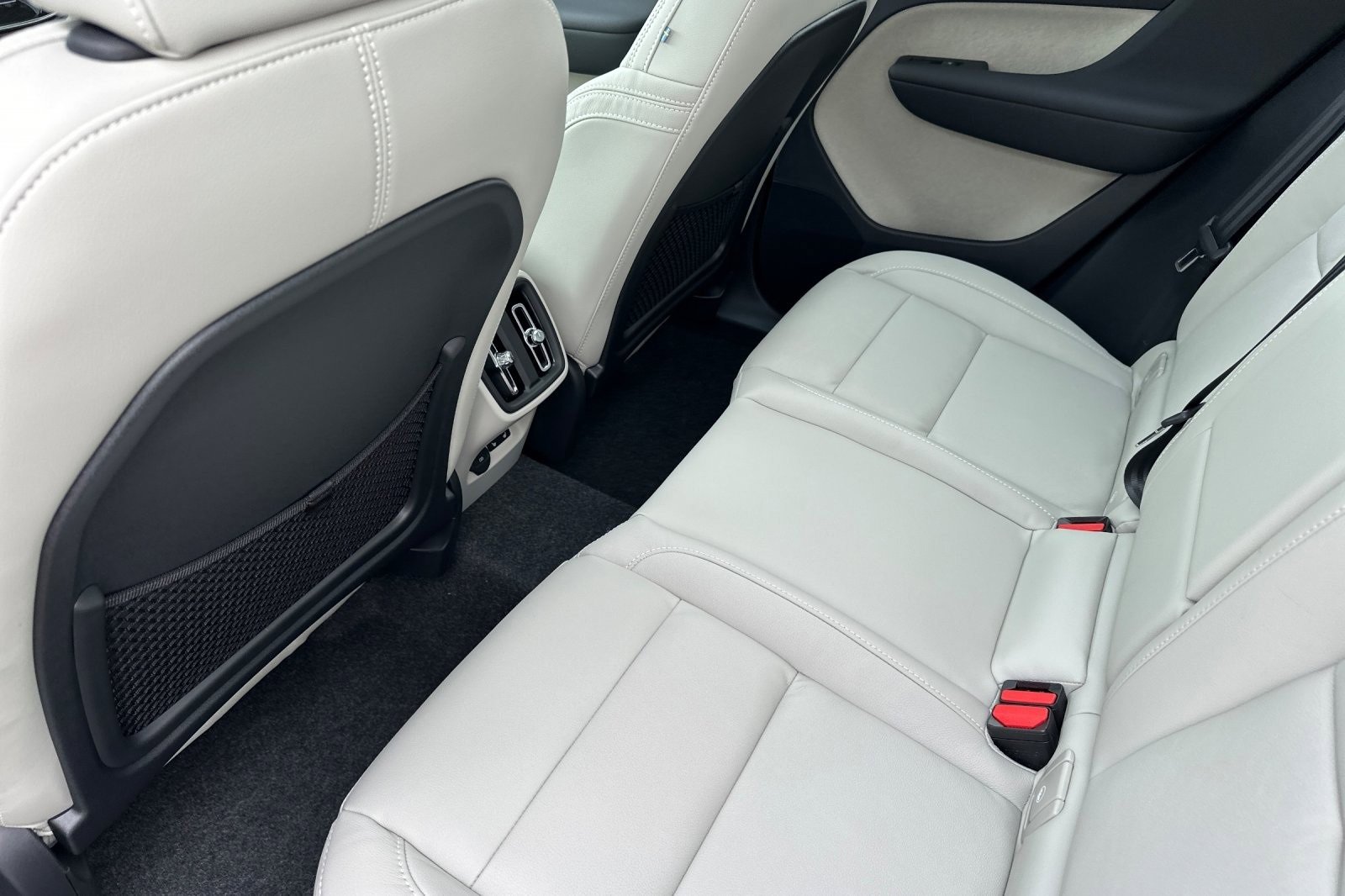 New 2026 Volvo XC40 B5 Ultra w/ Climate Package image 4