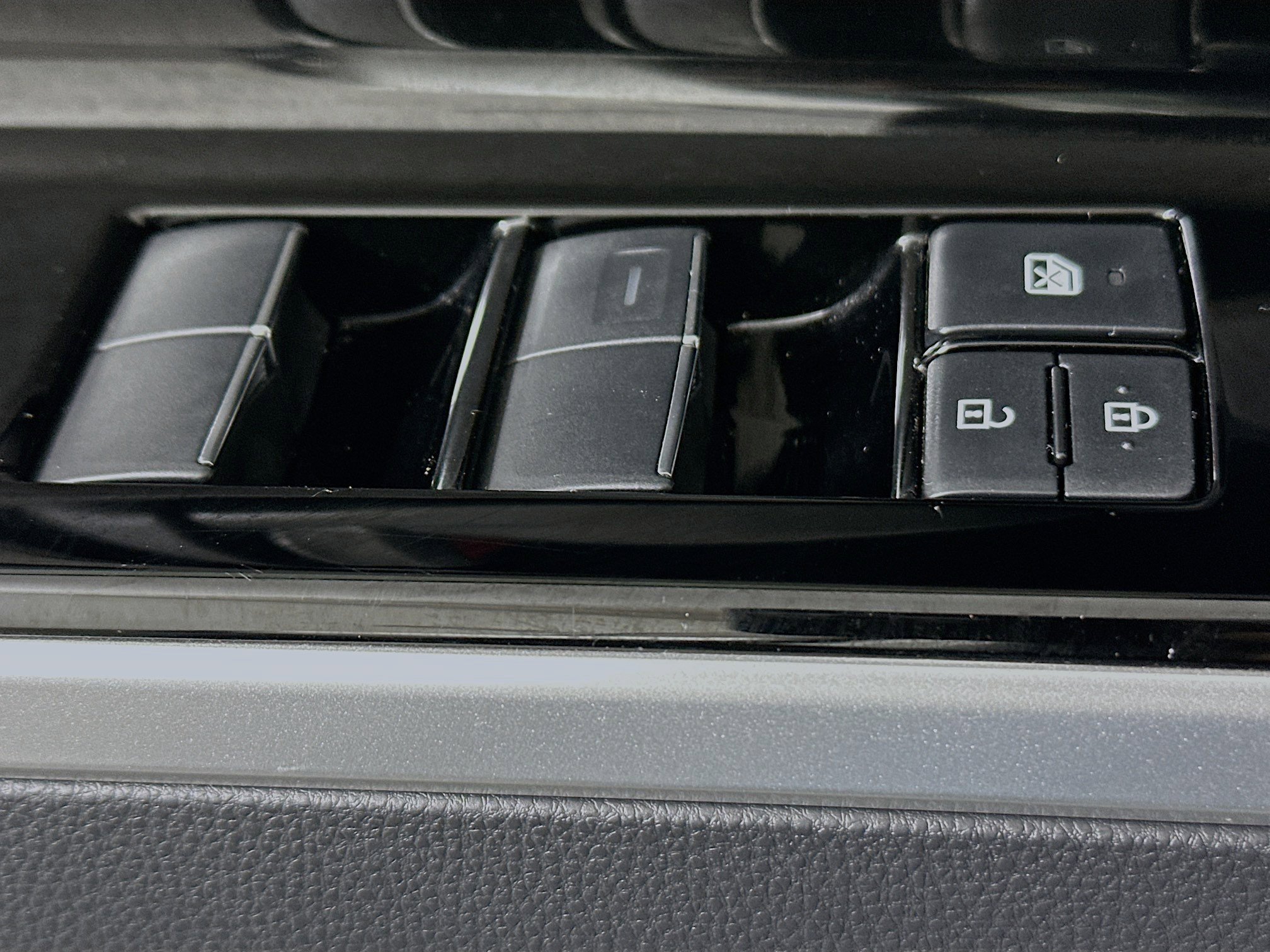 Used 2024 Toyota bZ4X Limited image 13