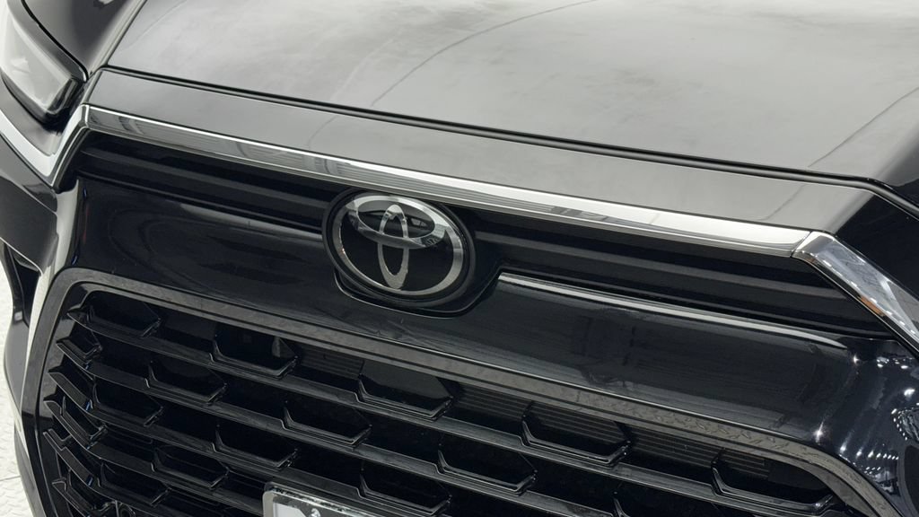 Used 2024 Toyota Grand Highlander AWD image 3