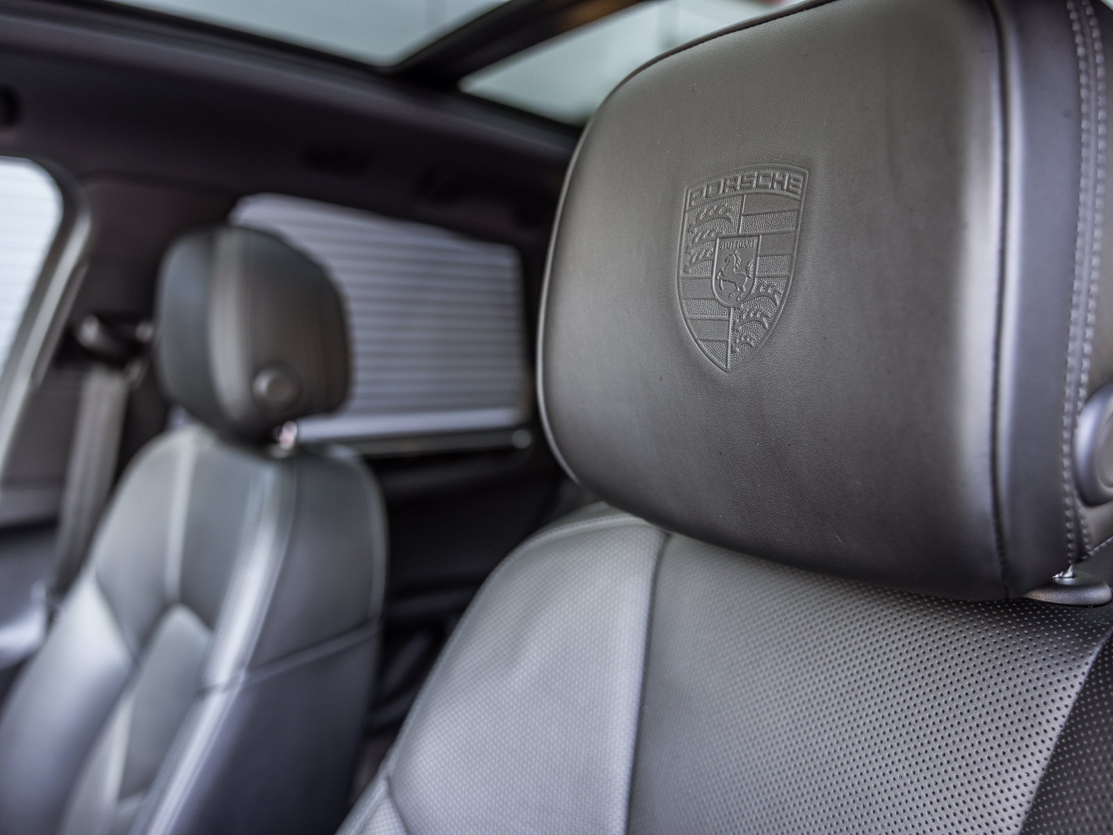 Certified 2023 Porsche Macan AWD/4WD image 16