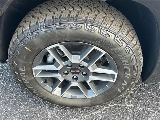 New 2026 GMC Terrain AT4 w/ Technology Package II AWD/4WD image 18