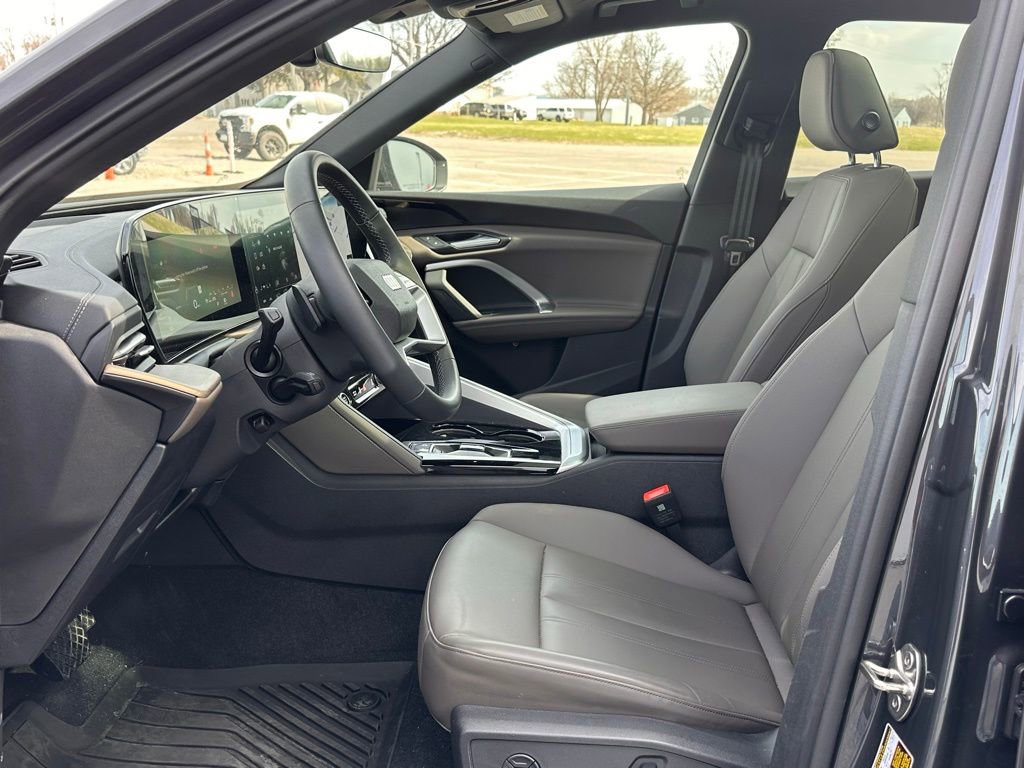 Used 2025 Audi Q5 Premium image 11