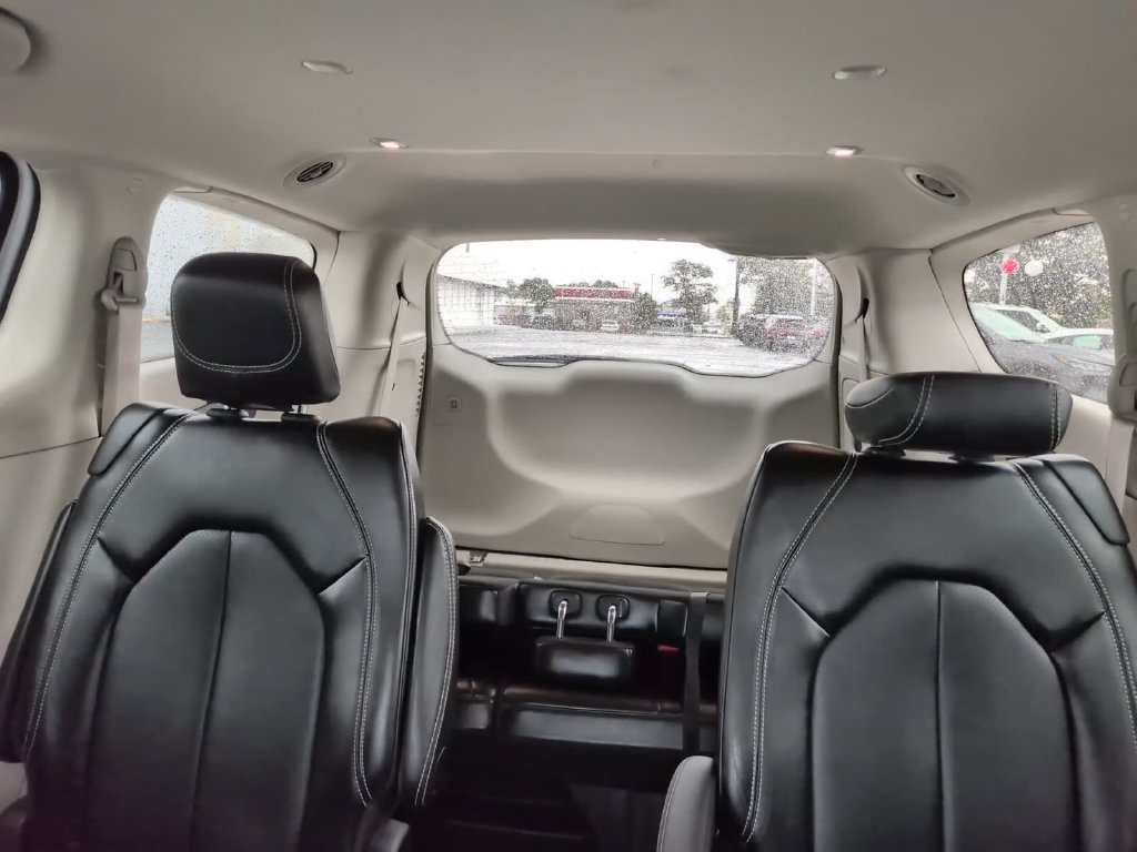 Used 2024 Chrysler Pacifica Touring-L FWD image 26