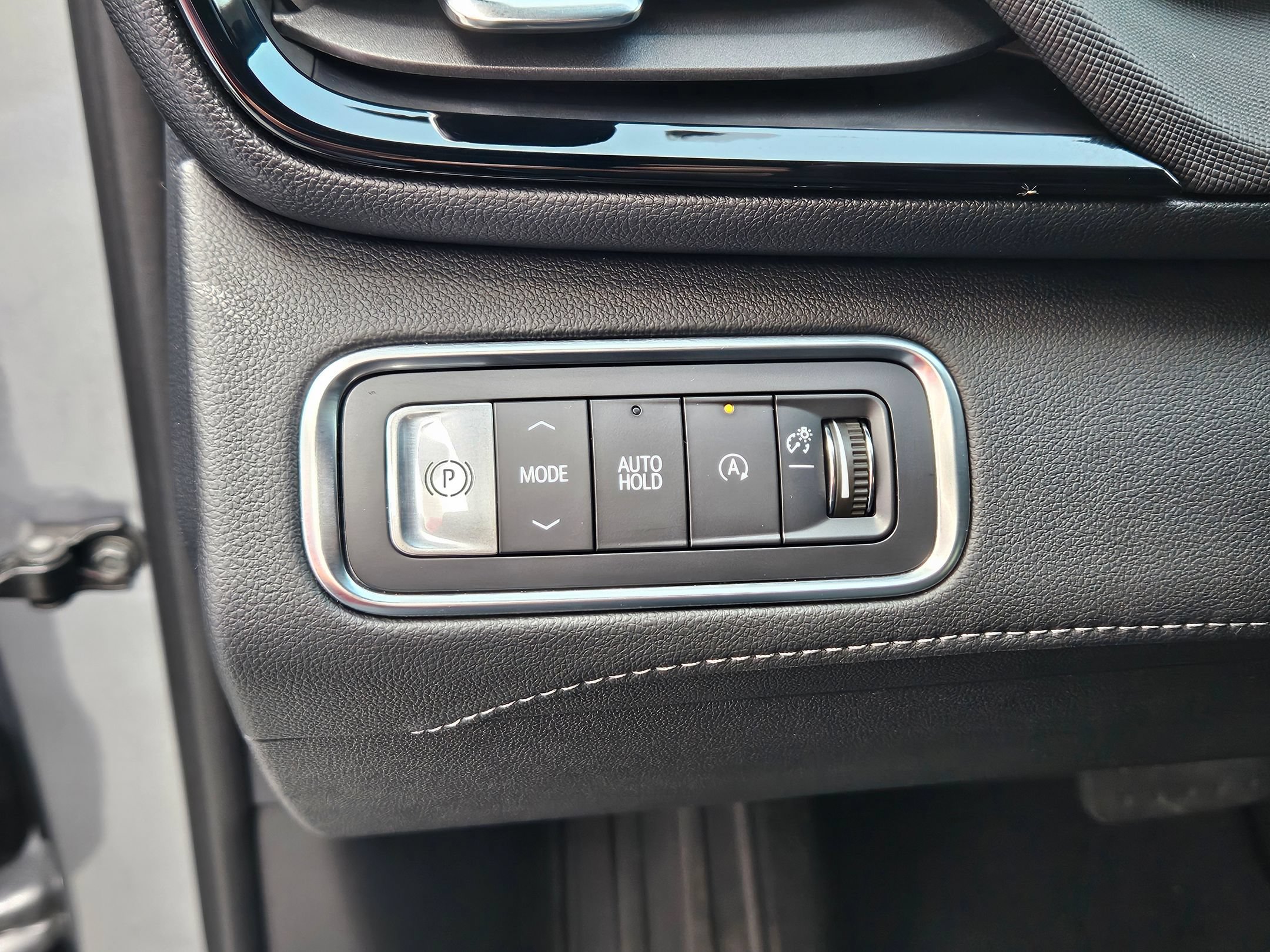 Used 2025 Buick Enclave Sport Touring w/ Power Package FWD image 19