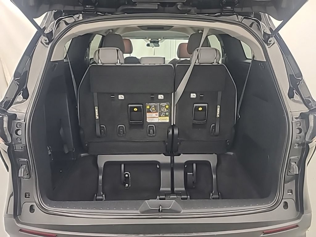 Used 2025 Toyota Sienna LE FWD image 20