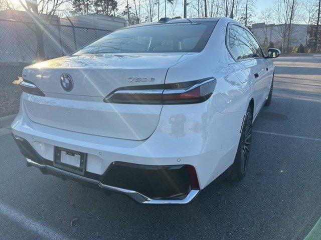 Used 2025 BMW 750e xDrive image 5