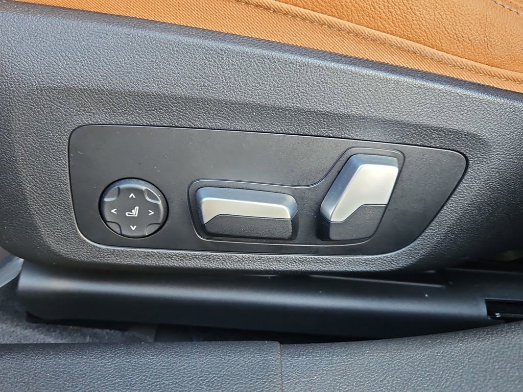 Used 2022 BMW 330e xDrive 330e xDrive w/ Premium Package image 12