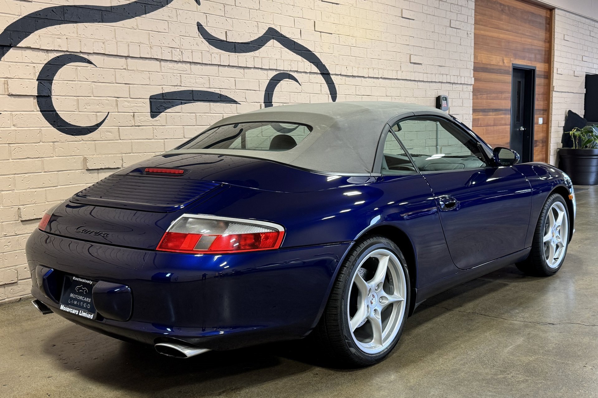 Used 2002 Porsche 911 Carrera image 6