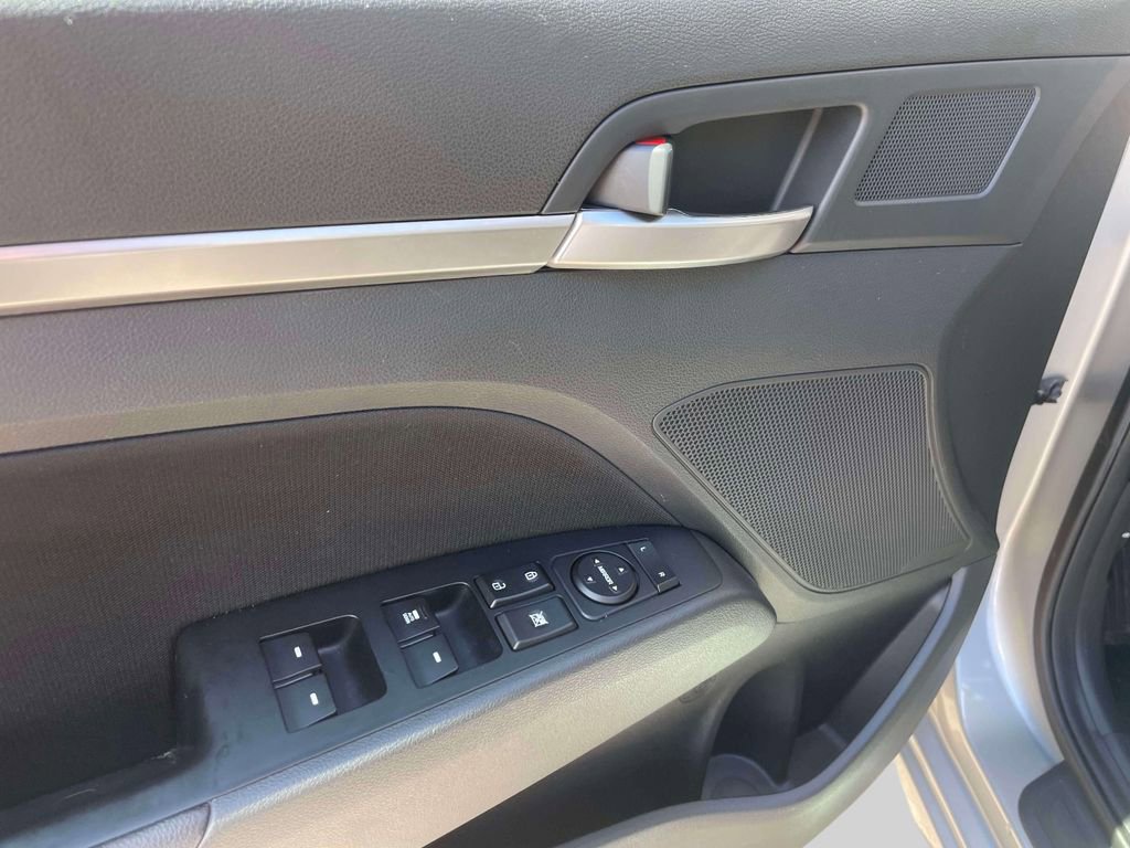 Used 2020 Hyundai Elantra SEL w/ Cargo Package (C1) FWD image 16