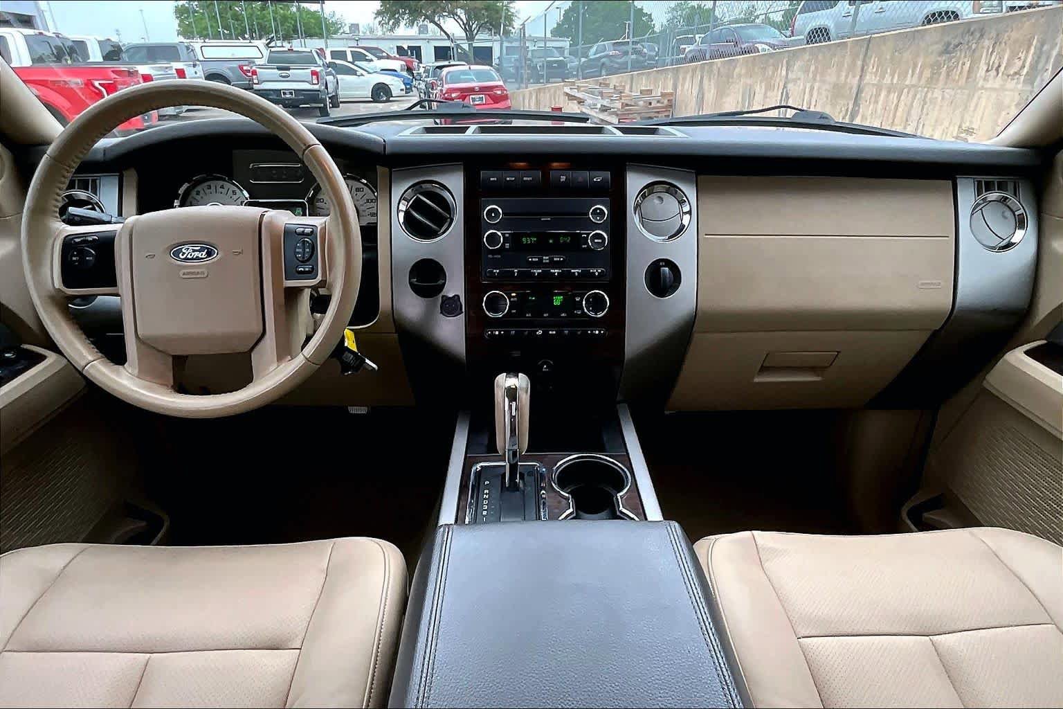 Used 2014 Ford Expedition XLT w/ Equipment Group 202A RWD image 16