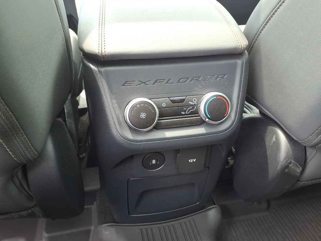 Used 2025 Ford Explorer Active w/ Active Comfort Package AWD/4WD image 13