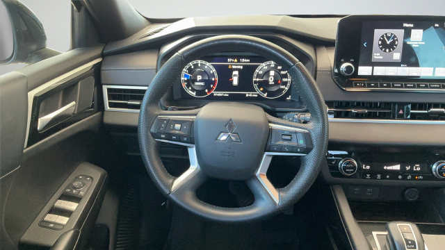 Used 2023 Mitsubishi Outlander SE Black Edition FWD image 10