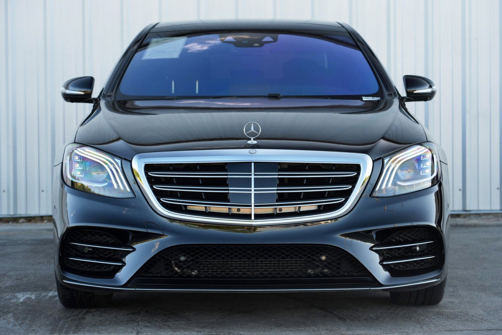 Used 2018 Mercedes-Benz S 560 Sedan w/ AMG Line Exterior image 6