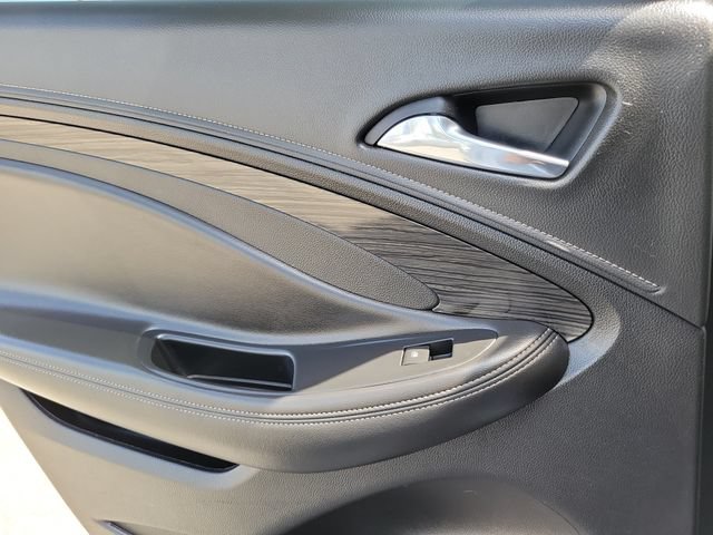 Used 2018 Buick Envision Essence FWD image 22
