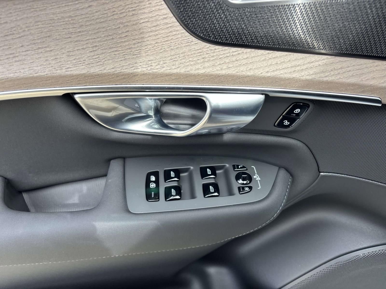 New 2026 Volvo XC90 B6 Plus w/ Protection Package Premier image 13