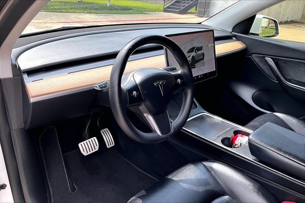 Used 2022 Tesla Model Y Performance AWD/4WD image 17