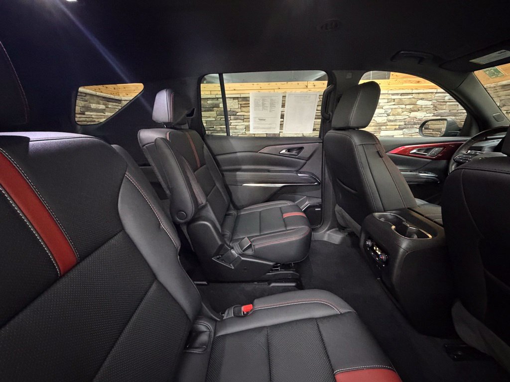 Used 2025 Chevrolet Traverse RS w/ LPO, Floor Liner Package AWD/4WD image 45