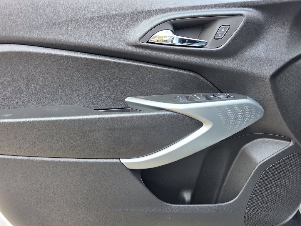 New 2026 Chevrolet Trax LS w/ LS Convenience Package FWD image 14