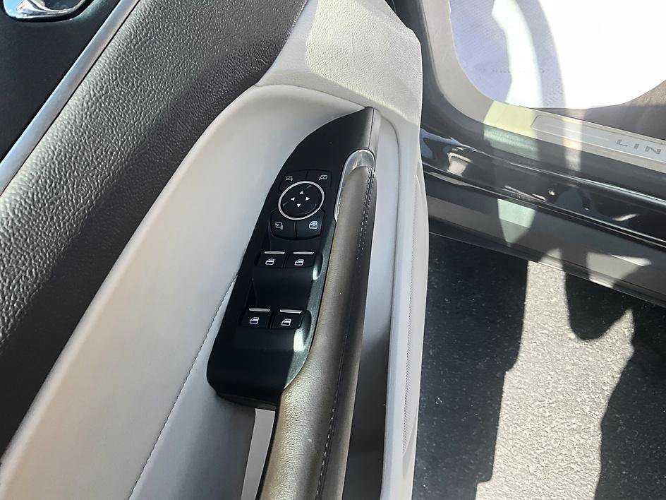 Used 2019 Lincoln MKC Select w/ MKC Climate Package FWD image 14