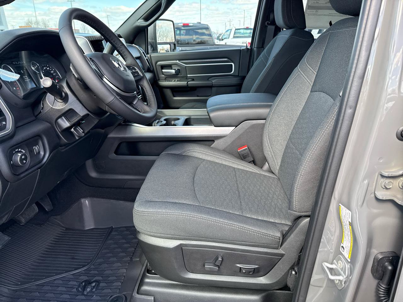 New 2026 RAM 2500 Big Horn AWD/4WD image 31