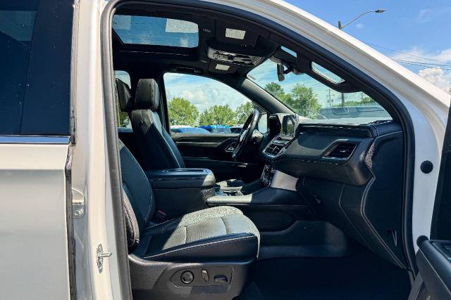 Used 2022 GMC Yukon XL SLT w/ SLT Premium Package AWD/4WD image 14