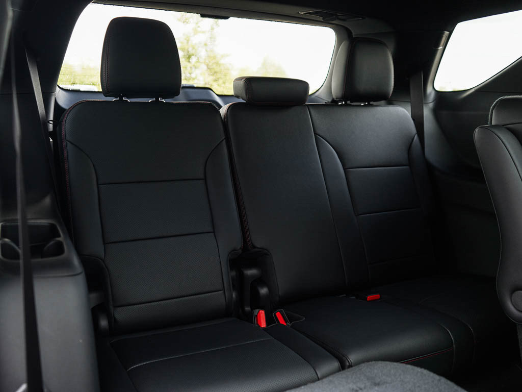 New 2026 Chevrolet Traverse RS w/ LPO, Floor Liner Package AWD/4WD image 13