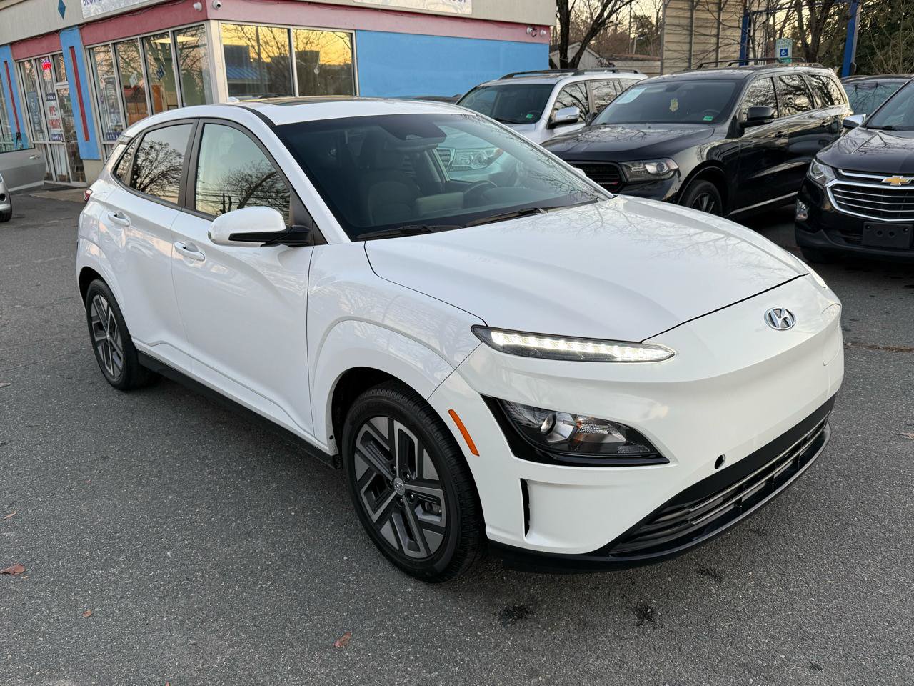Used 2023 Hyundai Kona SEL FWD image 8