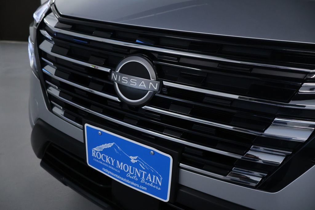 Used 2024 Nissan Rogue SV image 9