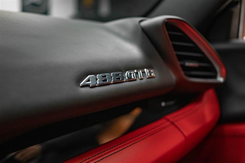 Used 2018 Ferrari 488 GTB RWD image 19